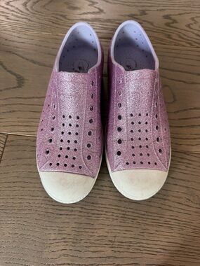 Native shoes girls Glitter purple Slip-On Sneakers size J3